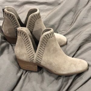 BNIB Vince Camuto Taupe suede Ankle Bootie 8.5